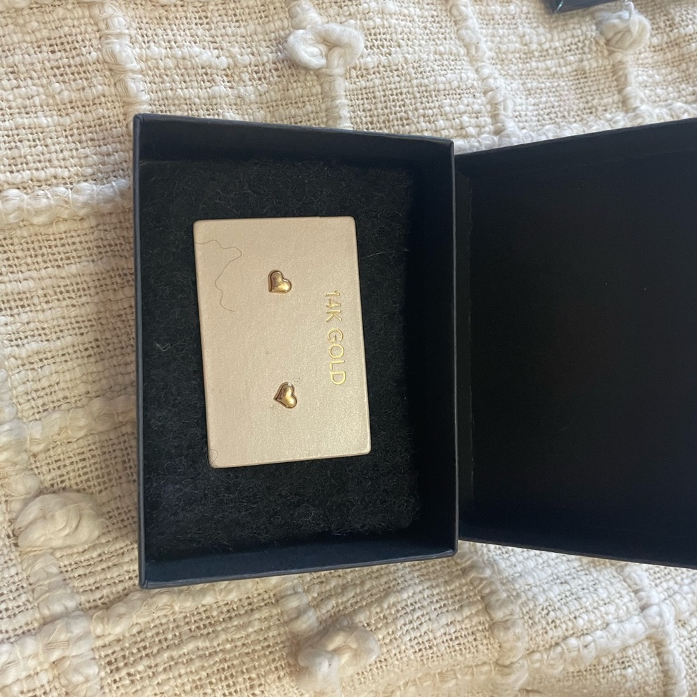 14k solid gold heart earrings karat - Picture 4 of 5